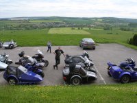 De parkeerplaats achter hotel  