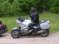 Ok� schat,..morgenochtend gaan we samen oefenen op een groot parkeerterrein hoe je deze RS moet temmen.